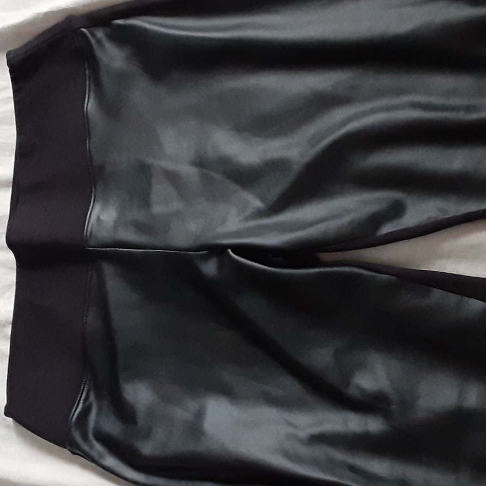 Black Apt 9 leggings